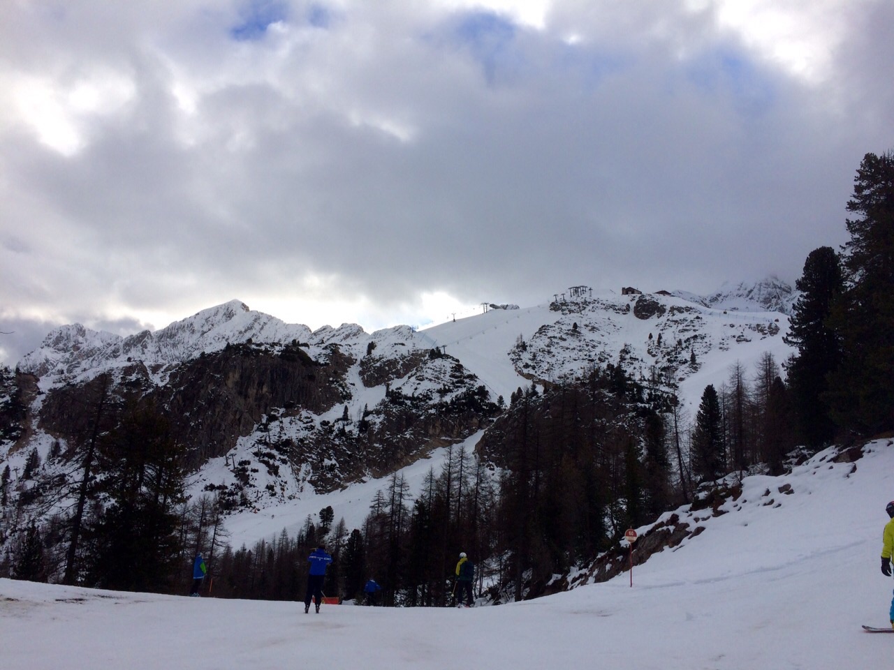 Boarderline_cortina_d_ampezzo_snowboard_scuola_snowboard_noleggio_apertura_faloria_cortinacube3